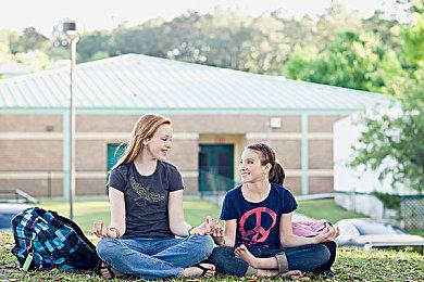 港服PSN商店页面显示《哥谭骑士》支持中文